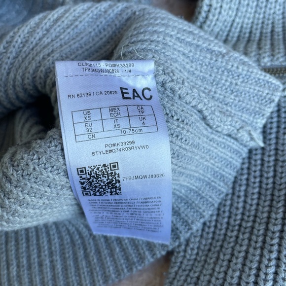 Guess Long Sleeve Ribbed Choker Sweater  top  Size XSmall Gray - Picture 10 of 10